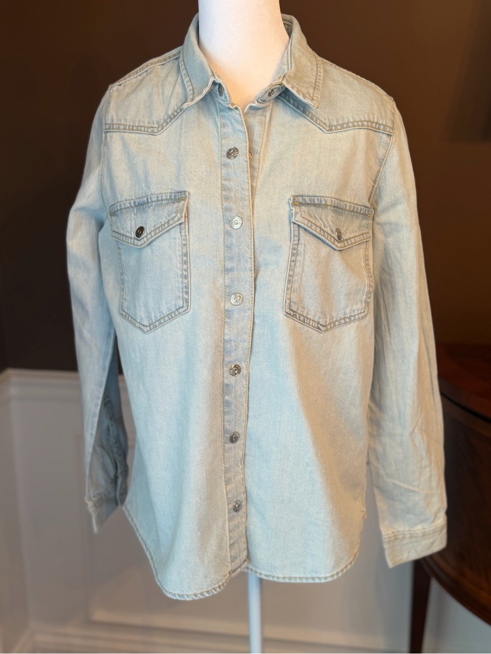 Zara Woman’s Light Denim Shirt/Jacket Front Pockets Snap Buttons SZ Medium NWOT